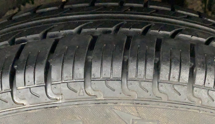 2017 Maruti Swift LXI (O), Petrol, Manual, 13,753 km, Left Rear Tyre Tread