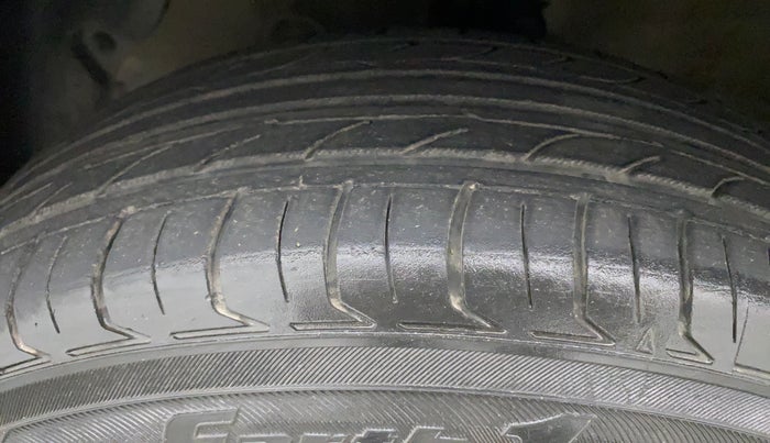 2017 Hyundai Grand i10 MAGNA 1.2 KAPPA VTVT, Petrol, Manual, 90,735 km, Left Front Tyre Tread