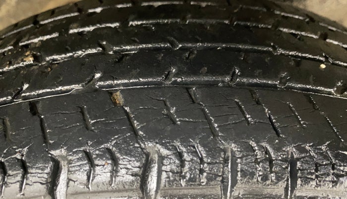 2015 Maruti Alto K10 LXI, Petrol, Manual, 66,666 km, Right Front Tyre Tread