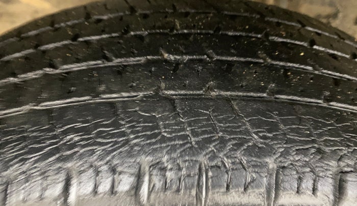 2015 Maruti Alto K10 LXI, Petrol, Manual, 66,666 km, Left Front Tyre Tread