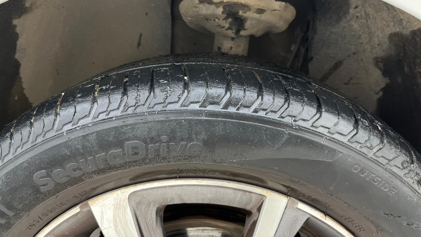 2023 Skoda SLAVIA STYLE 1.0L TSI AT, Petrol, Automatic, 42,661 km, Left Front Tyre Tread