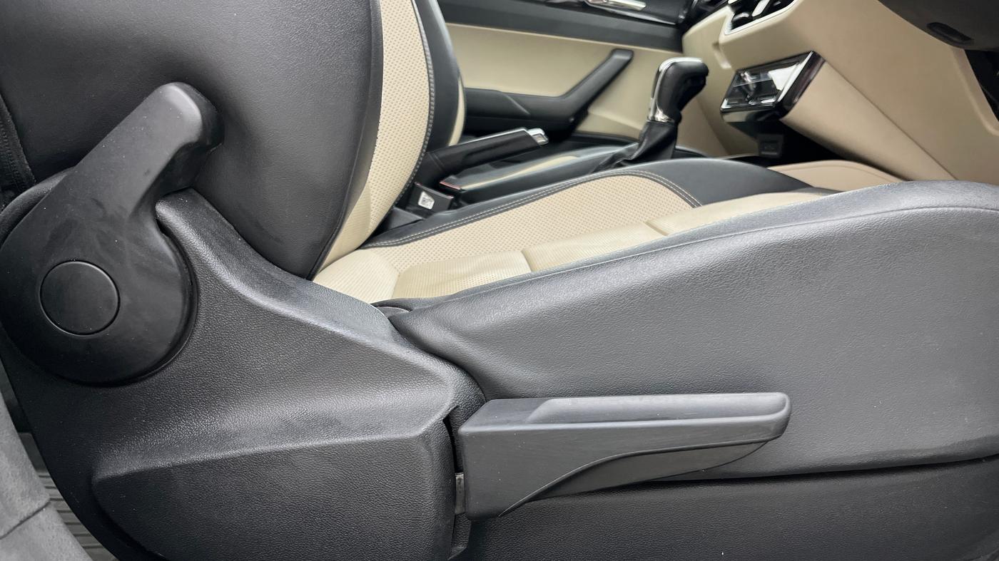 2023 Skoda SLAVIA STYLE 1.0L TSI AT, Petrol, Automatic, 42,661 km, Driver Side Adjustment Panel