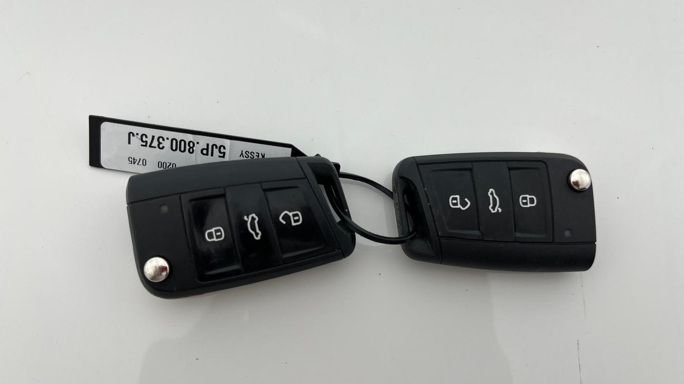 2023 Skoda SLAVIA STYLE 1.0L TSI AT, Petrol, Automatic, 42,661 km, Key Close Up