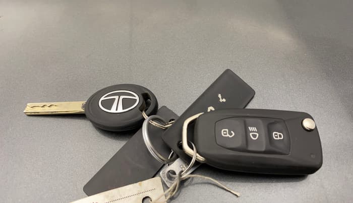 2022 Tata Tiago XZ PLUS CNG, CNG, Manual, 69,706 km, Key Close Up