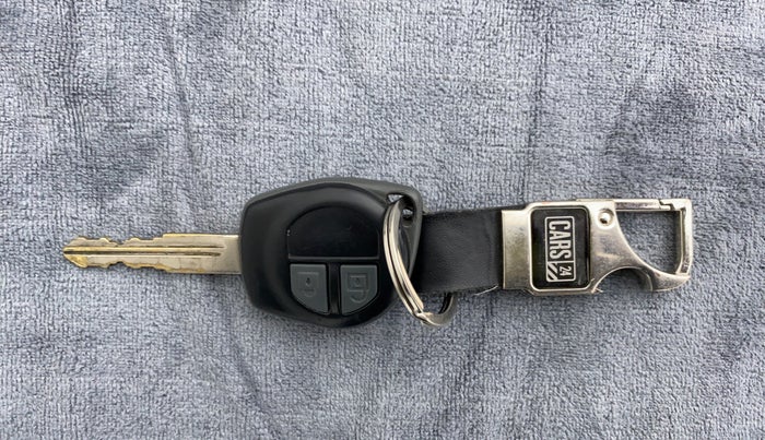 2017 Maruti Swift LXI OPT, Petrol, Manual, 58,273 km, Key Close Up