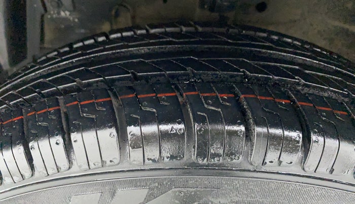2017 Maruti Swift LXI OPT, Petrol, Manual, 58,273 km, Left Front Tyre Tread