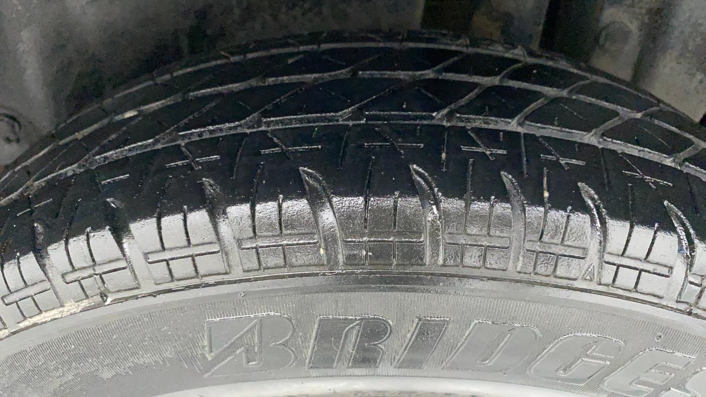 2017 Maruti Swift LXI OPT, Petrol, Manual, 58,273 km, Left Rear Tyre Tread