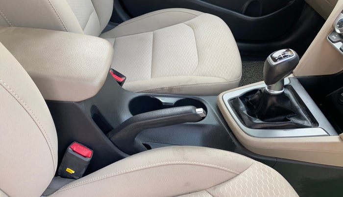 2021 Hyundai New Elantra 2.0 SX MT PETROL, Petrol, Manual, 34,922 km, Gear Lever