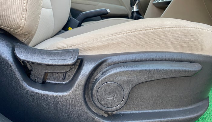 2021 Hyundai New Elantra 2.0 SX MT PETROL, Petrol, Manual, 34,922 km, Driver Side Adjustment Panel