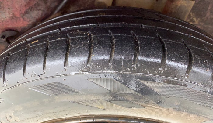 2014 Honda Brio S MT, Petrol, Manual, 60,371 km, Left Rear Tyre Tread