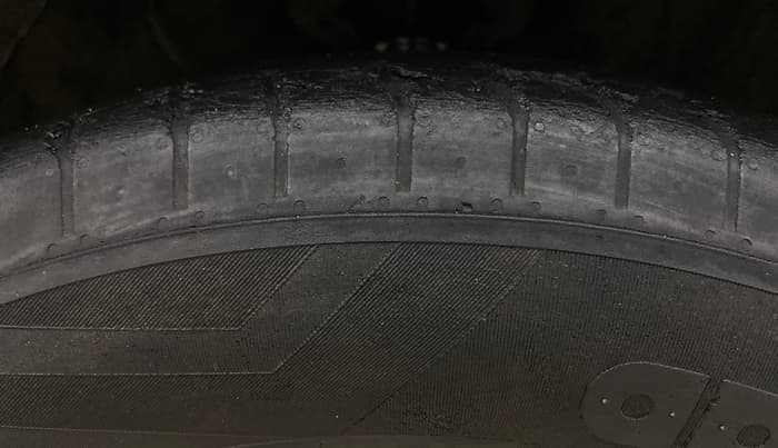 2015 Hyundai Creta SX PLUS 1.6 PETROL, Petrol, Manual, 1,05,261 km, Right Front Tyre Tread