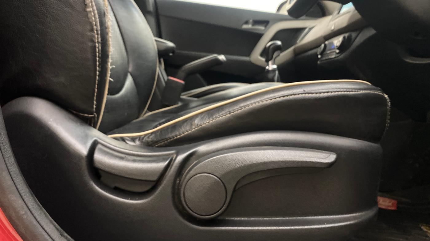 2015 Hyundai Creta SX PLUS 1.6 PETROL, Petrol, Manual, 1,05,261 km, Driver Side Adjustment Panel