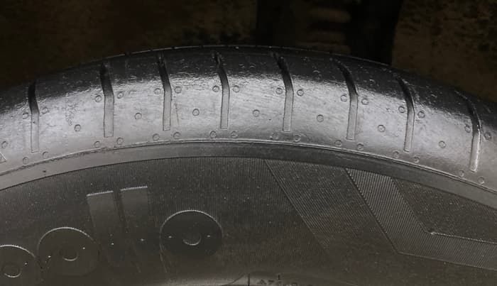 2015 Hyundai Creta SX PLUS 1.6 PETROL, Petrol, Manual, 1,05,261 km, Left Rear Tyre Tread
