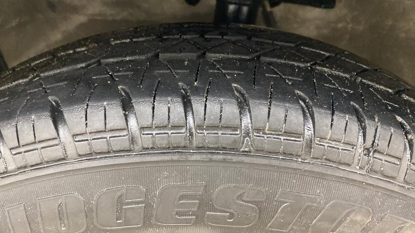 2016 Maruti Swift Dzire TOUR DIESEL, Diesel, Manual, 1,15,844 km, Left Front Tyre Tread