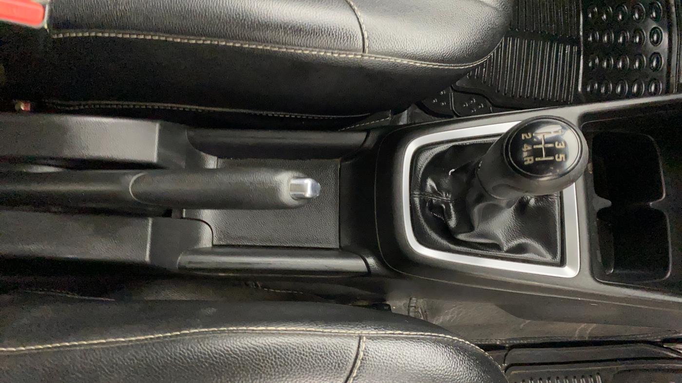 2018 Maruti Swift ZXI, Petrol, Manual, 78,014 km, Gear Lever