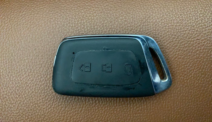 2021 MG HECTOR PLUS SHARP 1.5 PETROL TURBO HYBRID MT 6-STR, Petrol, Manual, 94,781 km, Key Close Up