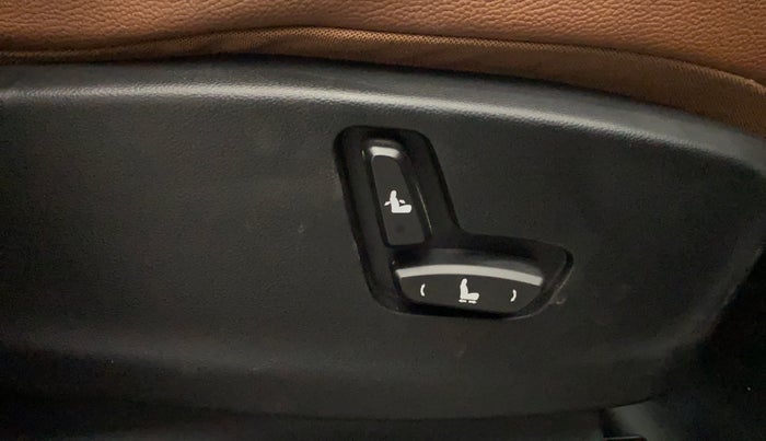 2021 MG HECTOR PLUS SHARP 1.5 PETROL TURBO HYBRID MT 6-STR, Petrol, Manual, 94,781 km, Driver Side Adjustment Panel