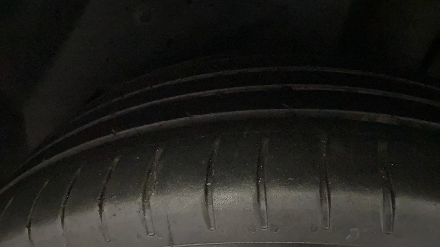 2021 MG HECTOR PLUS SHARP 1.5 PETROL TURBO HYBRID MT 6-STR, Petrol, Manual, 94,785 km, Left Rear Tyre Tread
