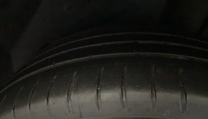 2021 MG HECTOR PLUS SHARP 1.5 PETROL TURBO HYBRID MT 6-STR, Petrol, Manual, 94,781 km, Left Rear Tyre Tread