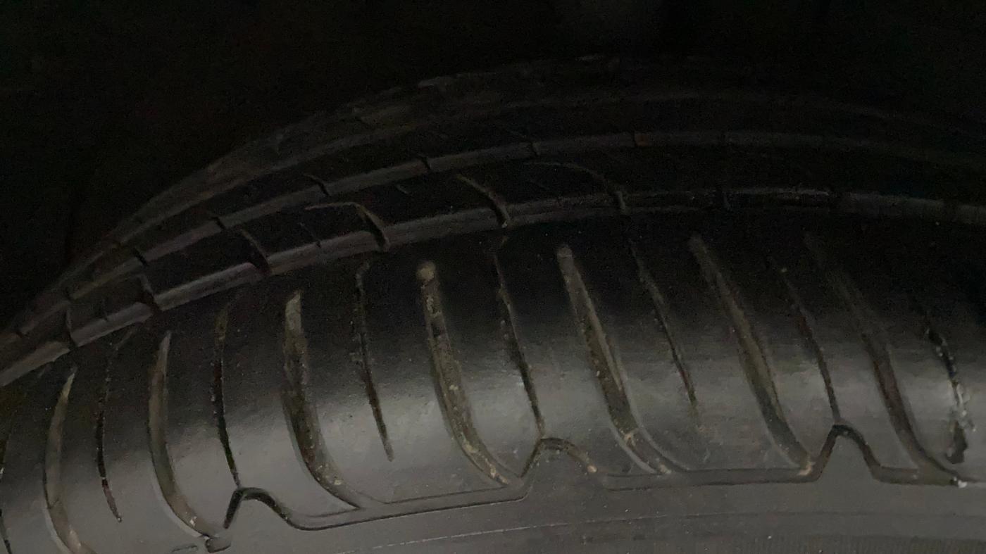 2021 MG HECTOR PLUS SHARP 1.5 PETROL TURBO HYBRID MT 6-STR, Petrol, Manual, 94,785 km, Right Front Tyre Tread