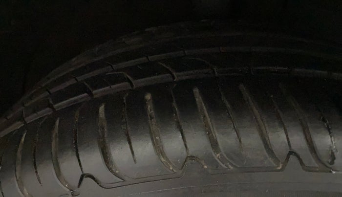 2021 MG HECTOR PLUS SHARP 1.5 PETROL TURBO HYBRID MT 6-STR, Petrol, Manual, 94,781 km, Right Front Tyre Tread