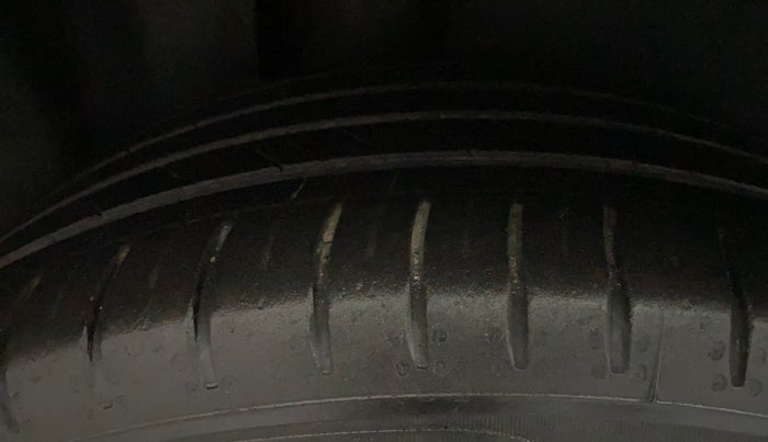 2021 MG HECTOR PLUS SHARP 1.5 PETROL TURBO HYBRID MT 6-STR, Petrol, Manual, 94,781 km, Right Rear Tyre Tread