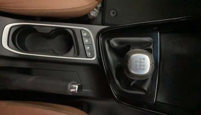 2021 MG HECTOR PLUS SHARP 1.5 PETROL TURBO HYBRID MT 6-STR, Petrol, Manual, 94,781 km, Gear Lever