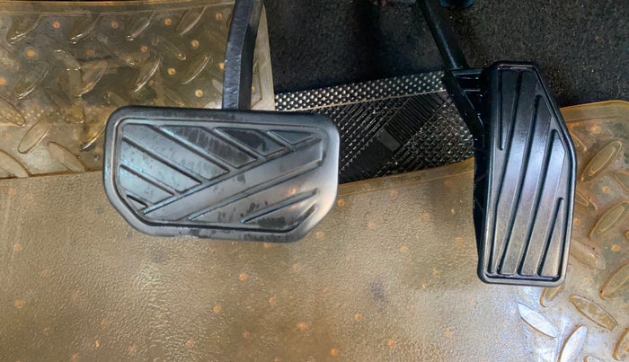 2018 Maruti Swift VXI AMT, Petrol, Automatic, 61,367 km, Pedals