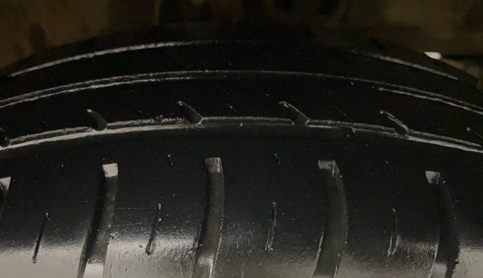 2018 Maruti Swift VXI AMT, Petrol, Automatic, 61,367 km, Right Front Tyre Tread