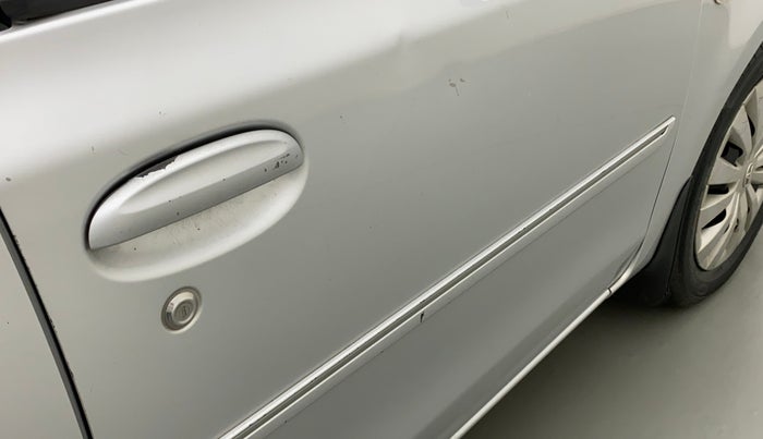 2013 Toyota Etios G, Petrol, Manual, 1,16,338 km, Driver-side door - Slightly dented