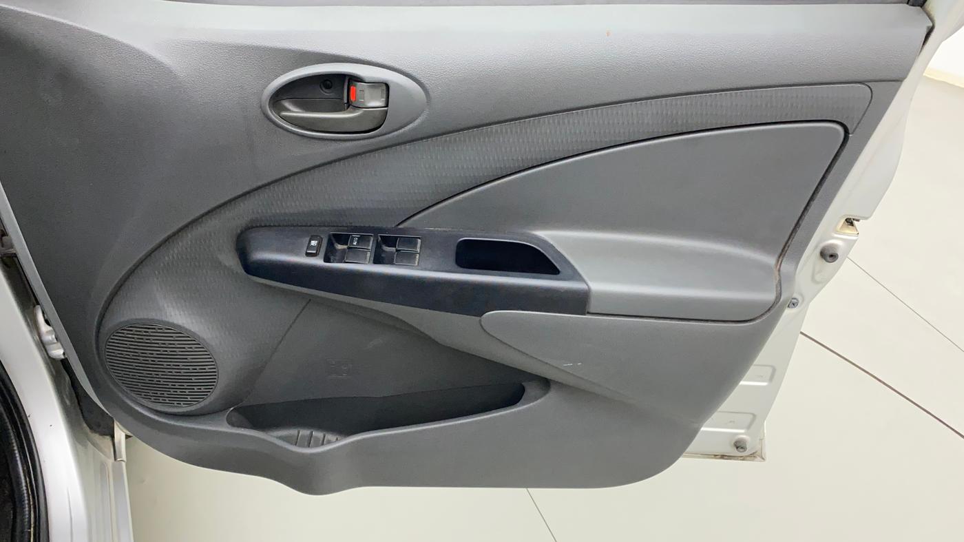 2013 Toyota Etios G, Petrol, Manual, 1,16,338 km, Driver Side Door Panels Control
