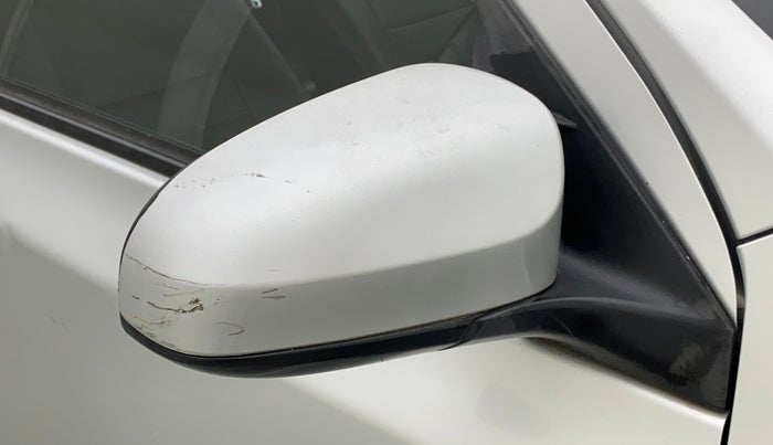 2013 Toyota Etios G, Petrol, Manual, 1,16,338 km, Right rear-view mirror - Cover has minor damage