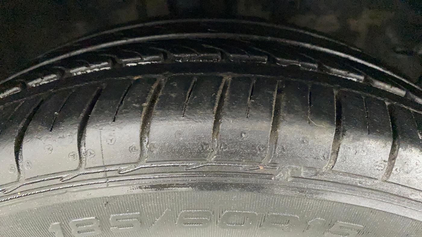 2013 Toyota Etios G, Petrol, Manual, 1,16,338 km, Right Front Tyre Tread
