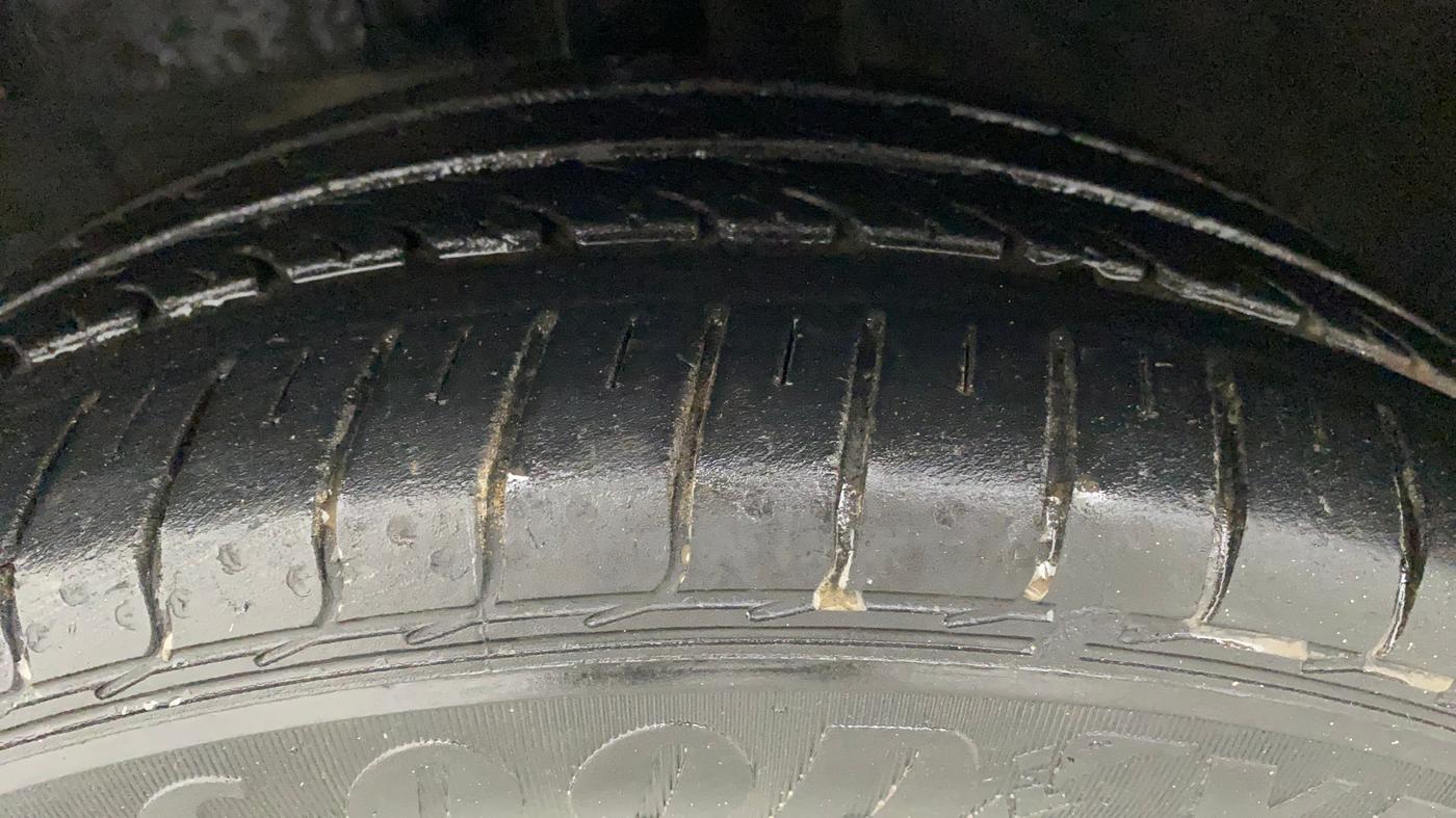 2013 Toyota Etios G, Petrol, Manual, 1,16,338 km, Left Front Tyre Tread