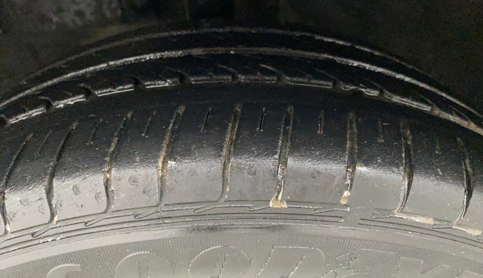 2013 Toyota Etios G, Petrol, Manual, 1,16,338 km, Left Front Tyre Tread