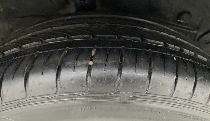 2013 Toyota Etios G, Petrol, Manual, 1,16,338 km, Right Rear Tyre Tread