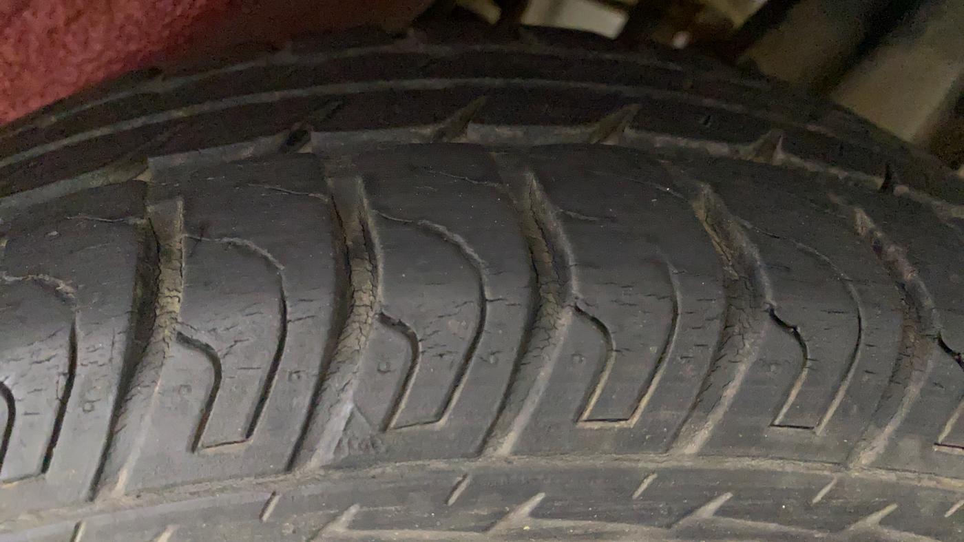 2017 Maruti Wagon R 1.0 VXI, Petrol, Manual, 25,859 km, Left Front Tyre Tread