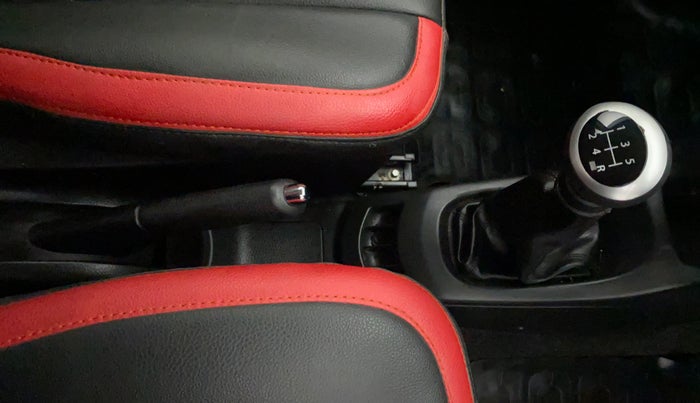 2017 Maruti Wagon R 1.0 VXI, Petrol, Manual, 25,859 km, Gear Lever