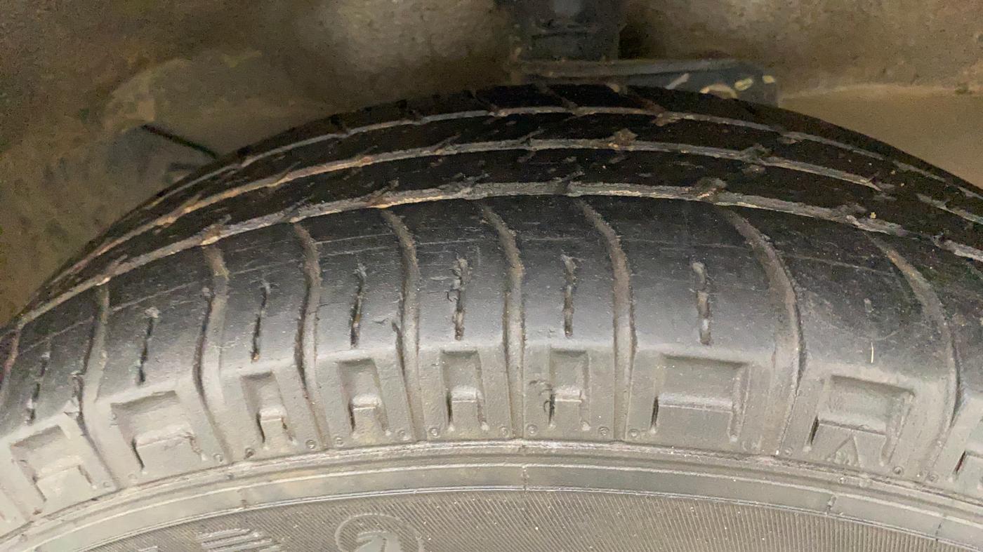2017 Maruti Eeco 5 STR, Petrol, Manual, 29,145 km, Right Front Tyre Tread
