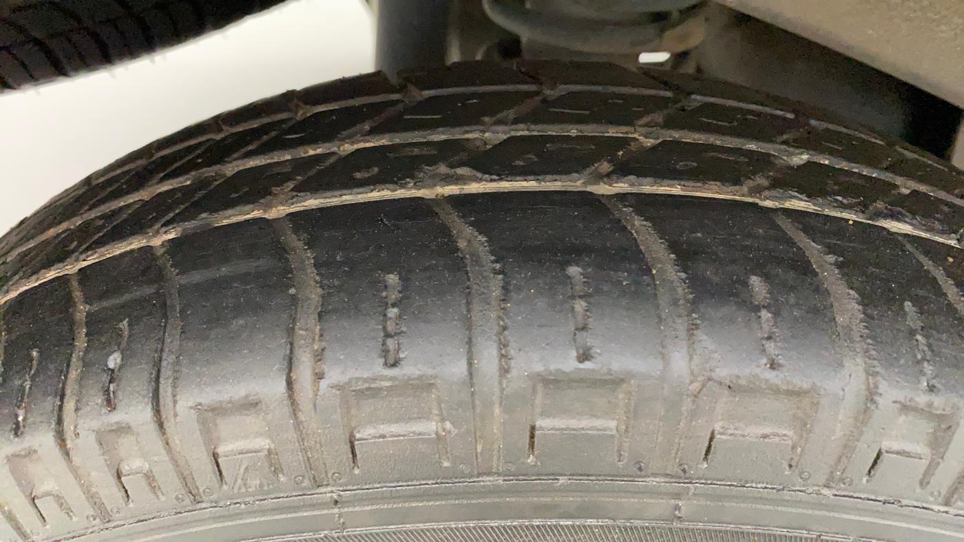 2017 Maruti Eeco 5 STR, Petrol, Manual, 29,145 km, Right Rear Tyre Tread