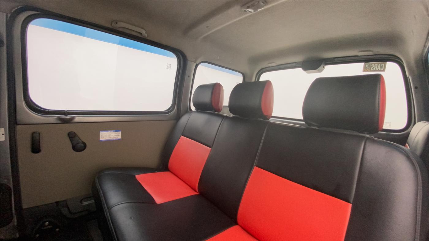 2017 Maruti Eeco 5 STR, Petrol, Manual, 29,145 km, Right Side Rear Door Cabin