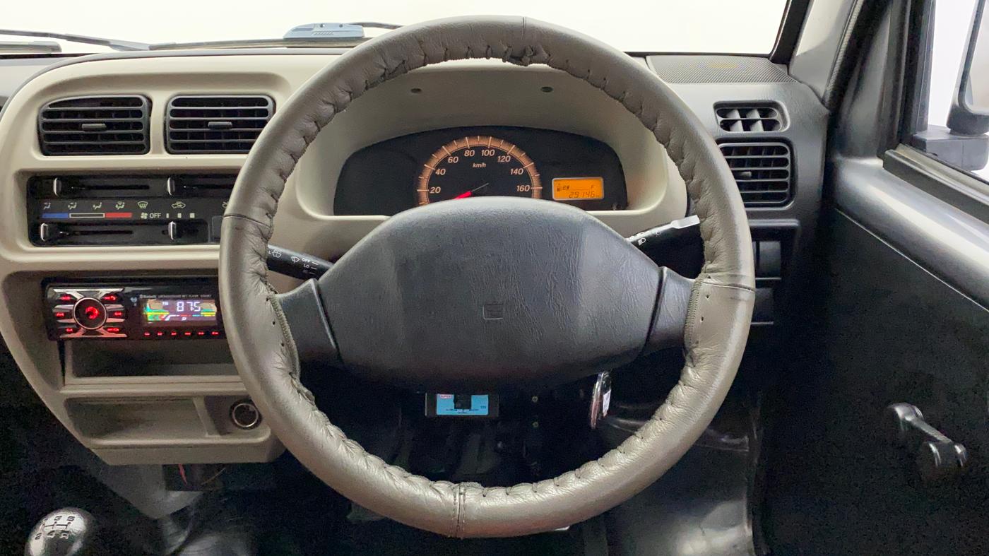2017 Maruti Eeco 5 STR, Petrol, Manual, 29,145 km, Steering Wheel Close Up