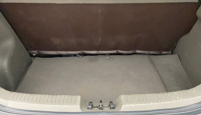 2016 Hyundai i10 SPORTZ 1.1, Petrol, Manual, 40,002 km, Boot Inside