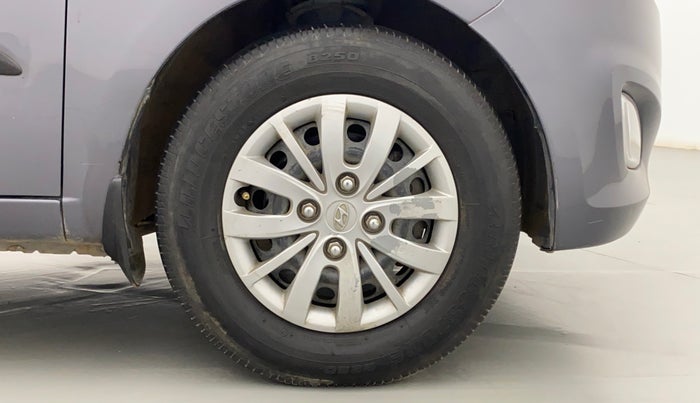 2016 Hyundai i10 SPORTZ 1.1, Petrol, Manual, 40,002 km, Right Front Wheel