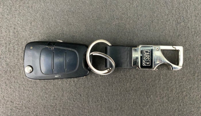 2016 Hyundai i10 SPORTZ 1.1, Petrol, Manual, 40,002 km, Key Close Up