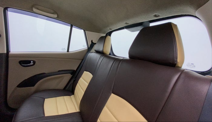 2016 Hyundai i10 SPORTZ 1.1, Petrol, Manual, 40,002 km, Right Side Rear Door Cabin