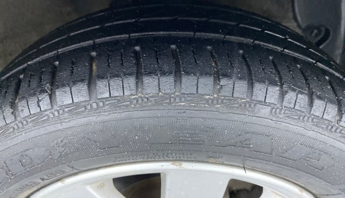 2014 Hyundai Xcent S 1.2 OPT, Petrol, Manual, 36,053 km, Right Front Tyre Tread