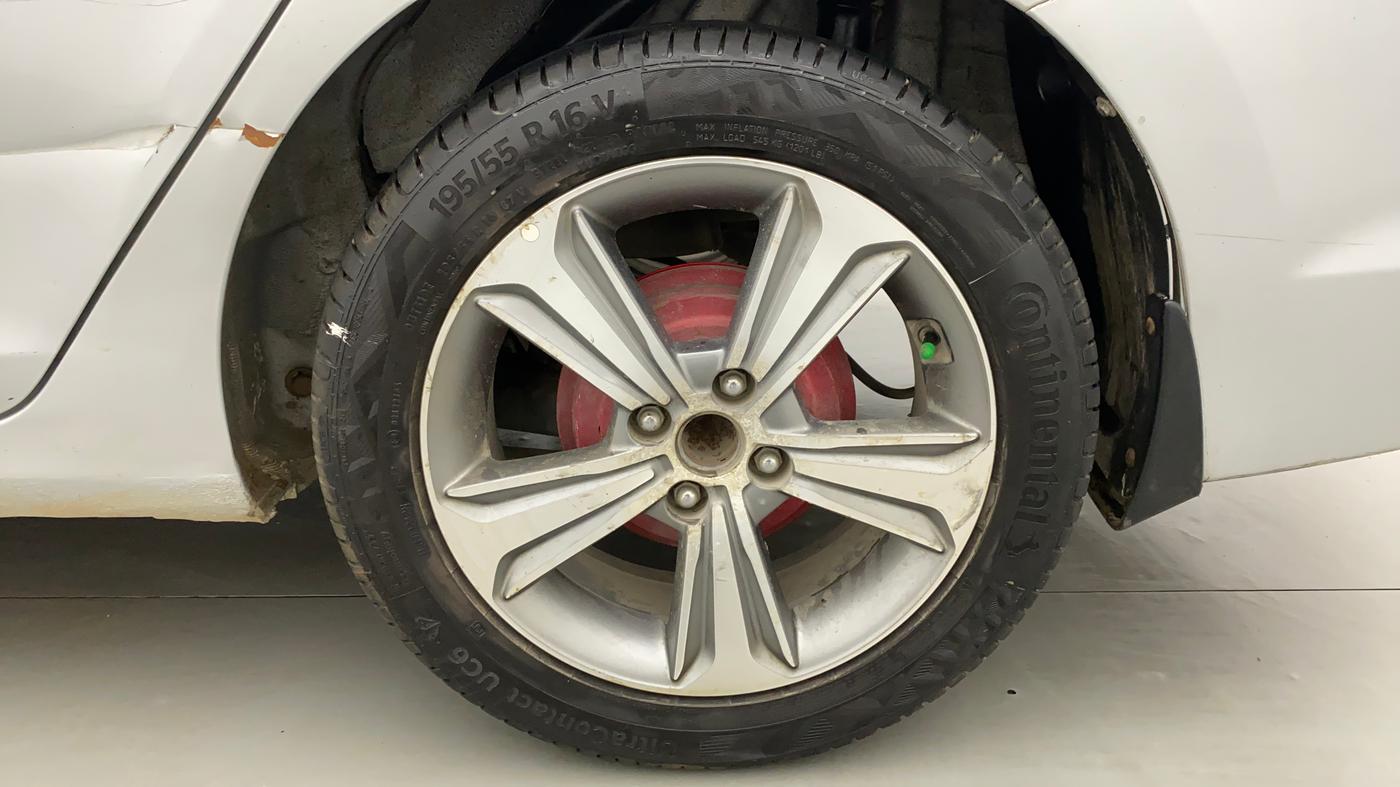2018 Hyundai Verna 1.6 VTVT SX (O) AT, Petrol, Automatic, 95,612 km, Left Rear Wheel
