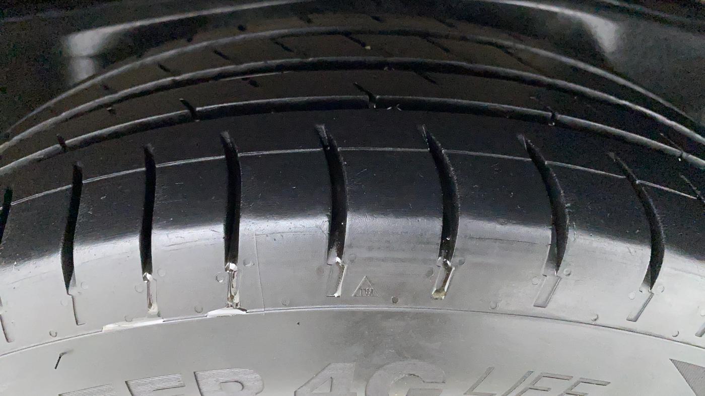 2019 Toyota Innova Crysta 2.4 GX 8 STR, Diesel, Manual, 38,470 km, Left Rear Tyre Tread