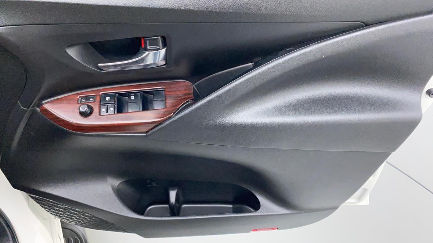 2019 Toyota Innova Crysta 2.4 GX 8 STR, Diesel, Manual, 38,470 km, Driver Side Door Panels Control